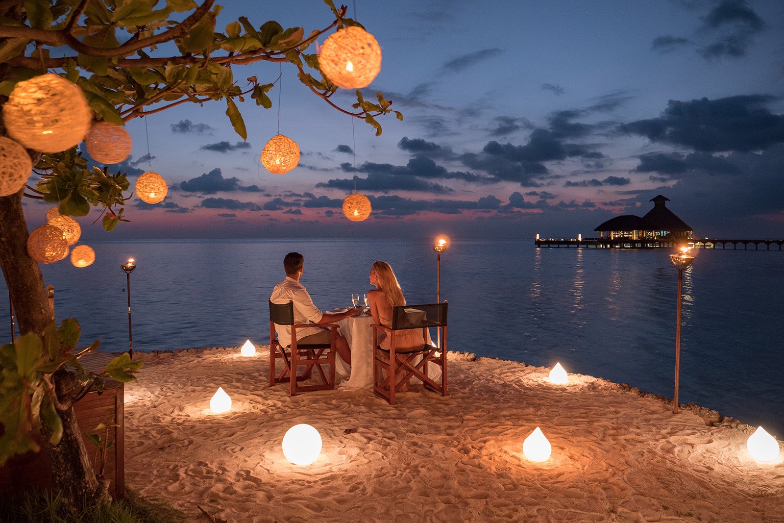 honeymoon candlelight dinner maldives