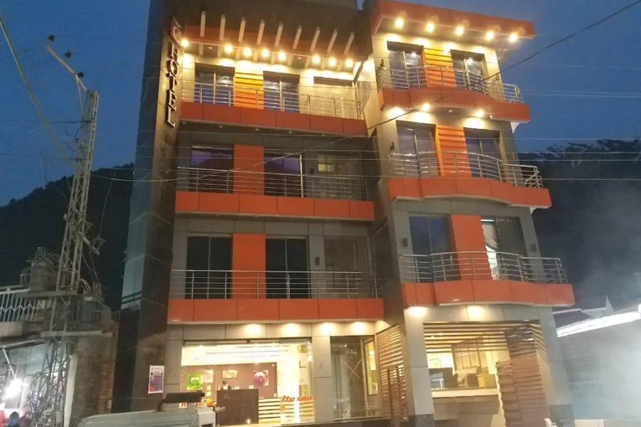 Hotel Emerald Crown