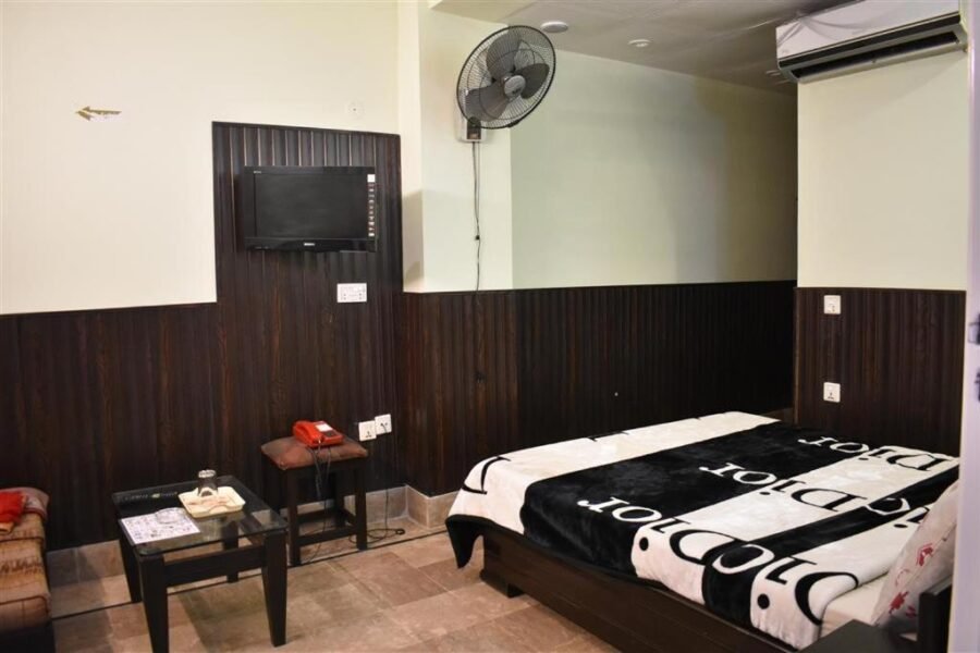 Hotel Afandi Peshawar single bed with AC room