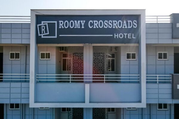Roomy Crossroads Hotel Peshawar