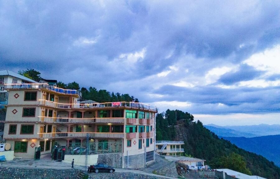 Canari Hotel kashmir view